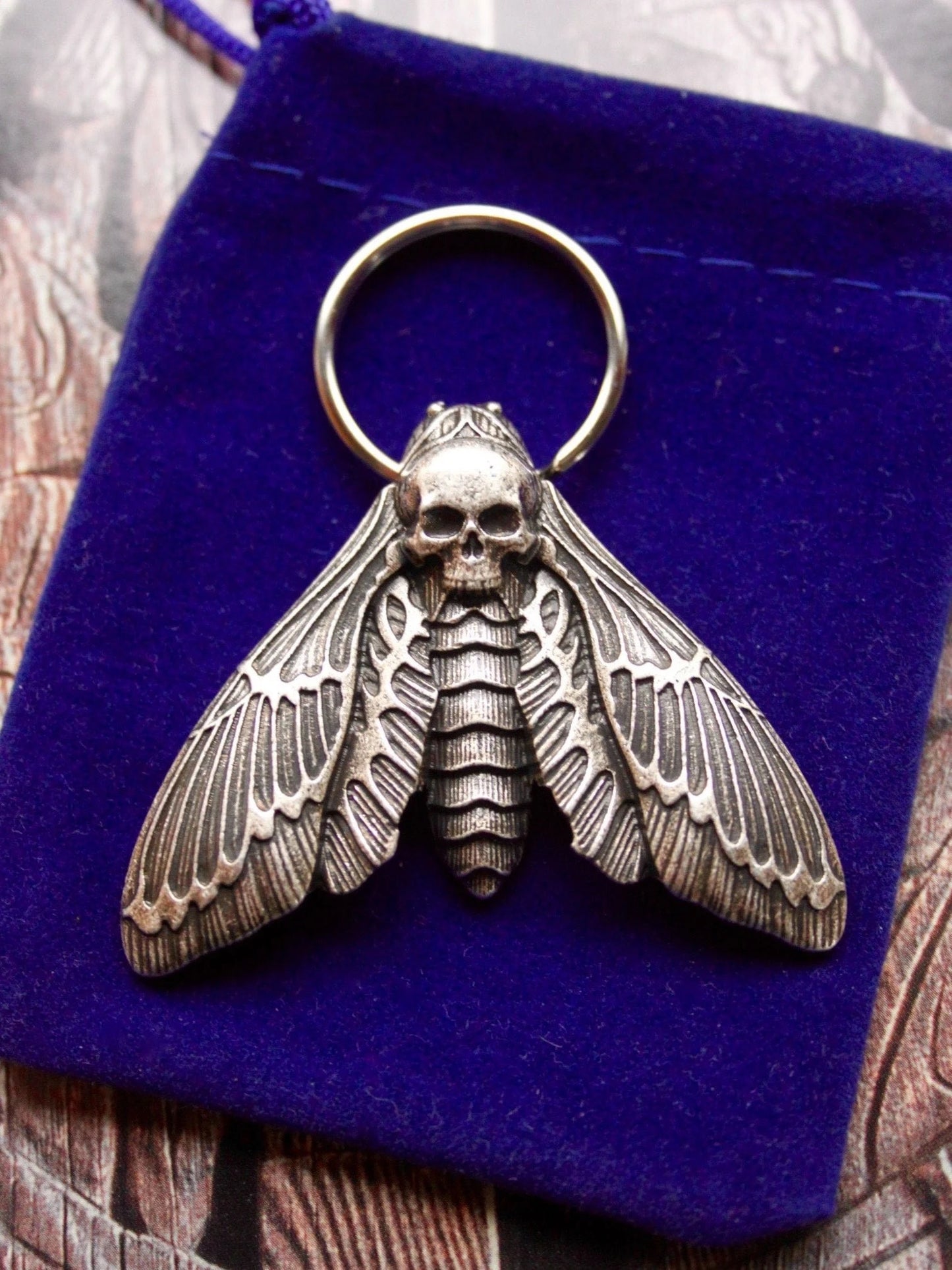 Hawkmoth Skull Keyring with Gift Pouch, Death’s-head Hawk Moth Keychain
