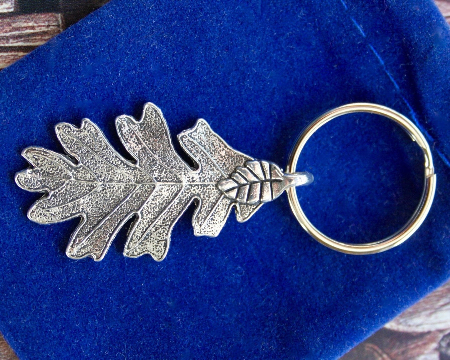 Oak Leaf Metal Keyring with Gift Pouch