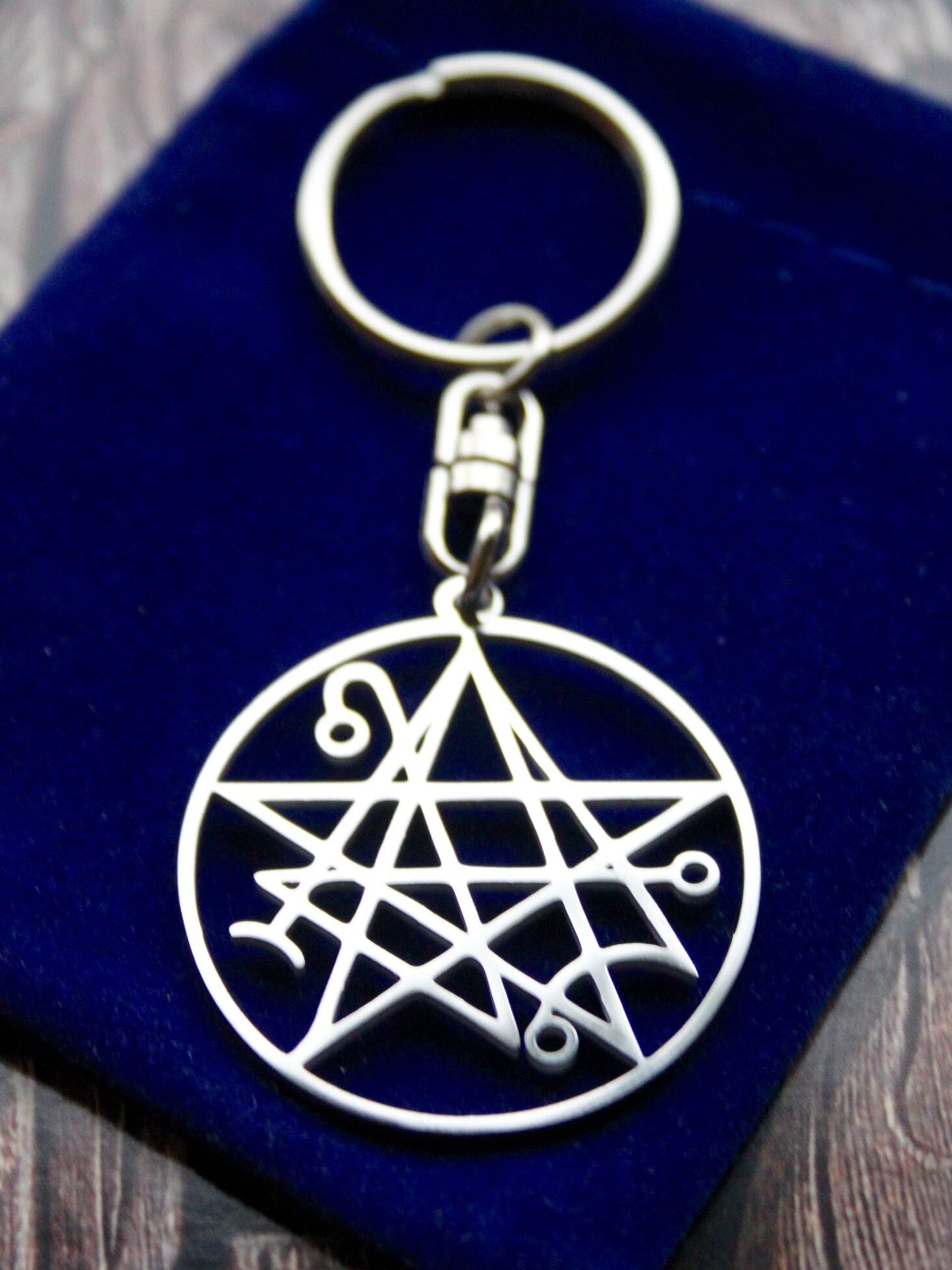 Cthulhu Necronomicon Keyring with Gift Pouch, Silver Stainless Steel Keychain